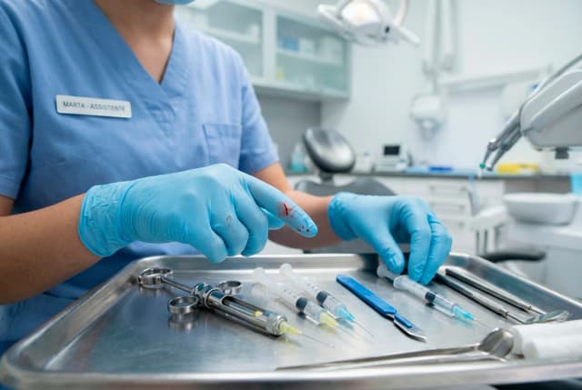 Ferite da taglio e da punta: cosa deve sapere lo studio odontoiatrico
